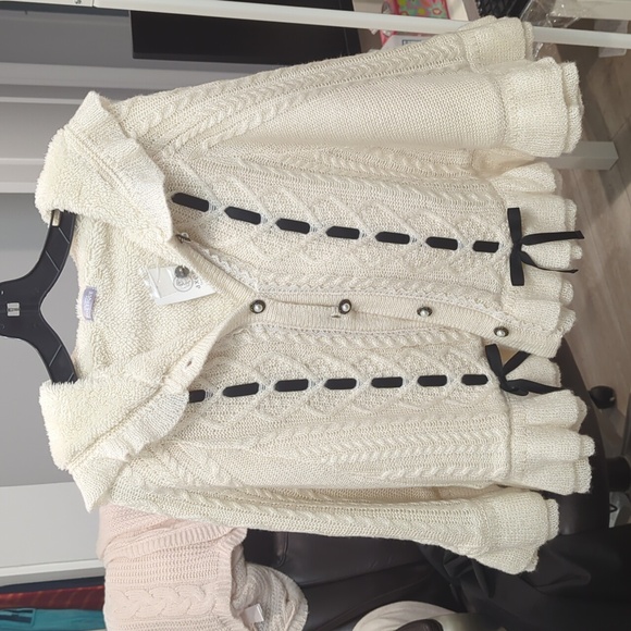 SOLD-Axes Femme Cape - Picture 11 of 15